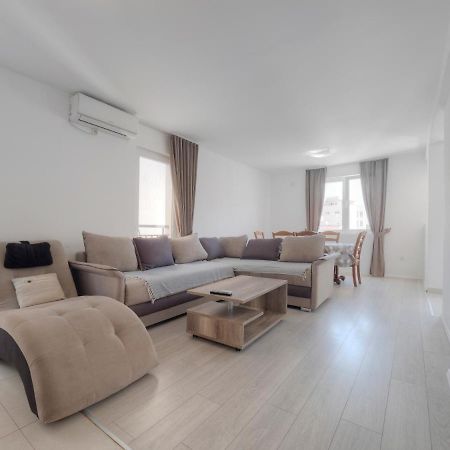 Family Three Bedroom Apartment Brando บุดวา ภายนอก รูปภาพ