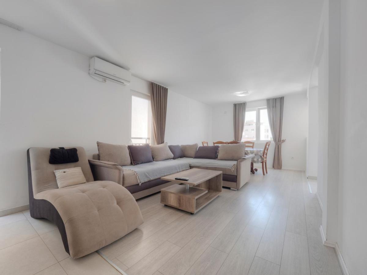 Family Three Bedroom Apartment Brando บุดวา ภายนอก รูปภาพ