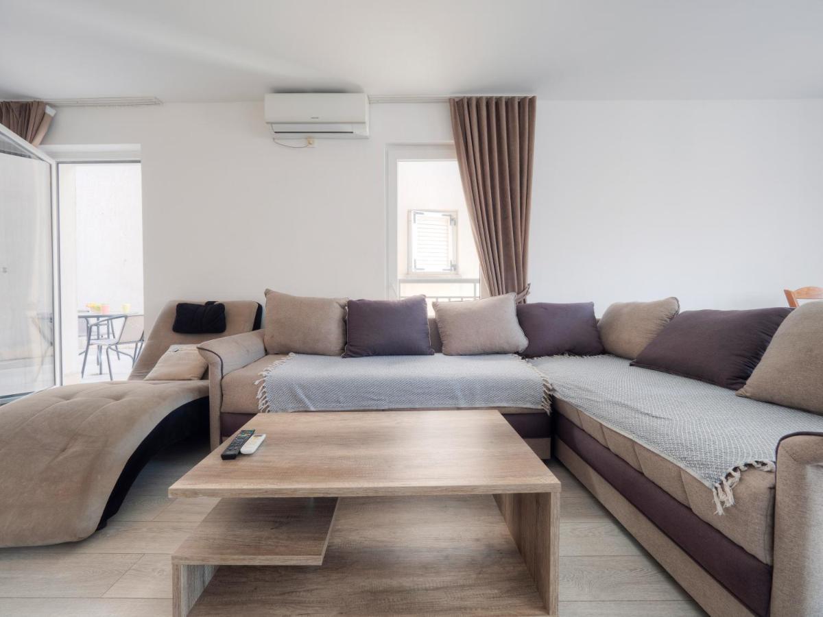 Family Three Bedroom Apartment Brando บุดวา ภายนอก รูปภาพ